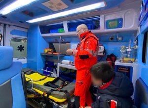 foto%20bimbi%20in%20ambulanza%2014%20(1).jpeg