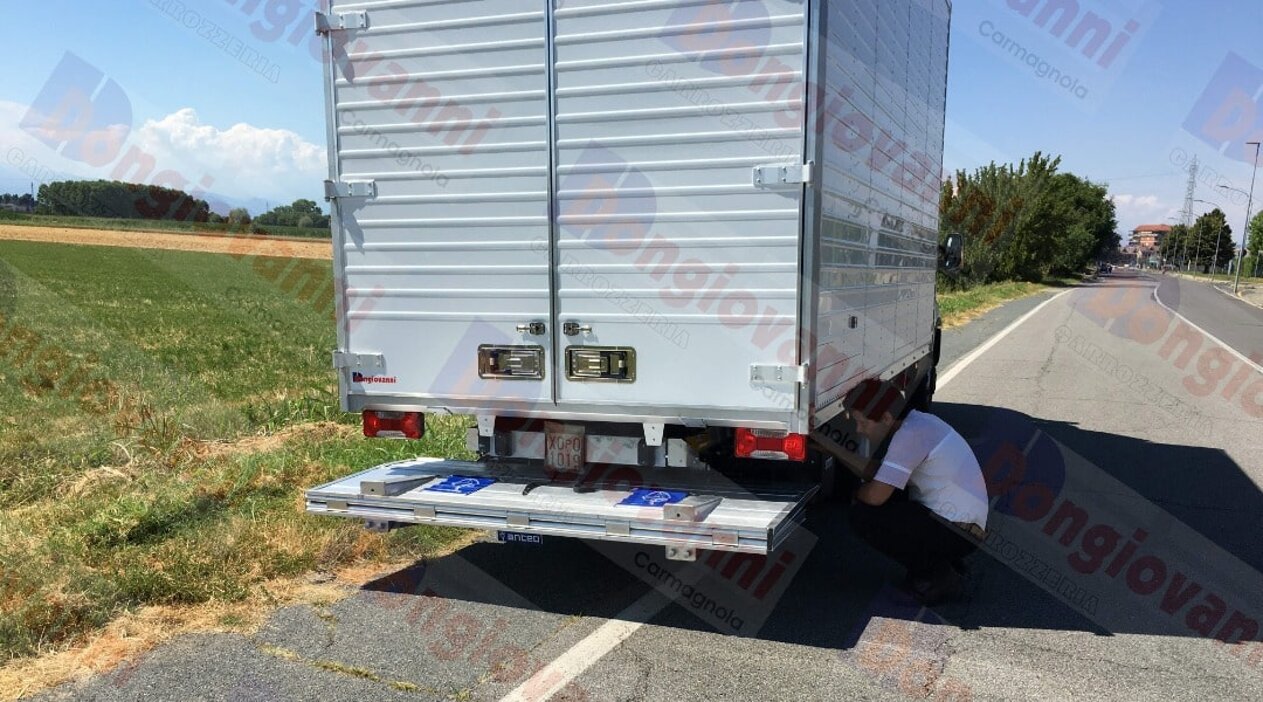 per mezzo della centralina di controllo