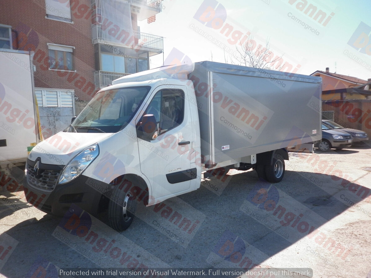 Cassone con centina e telone grigio.
