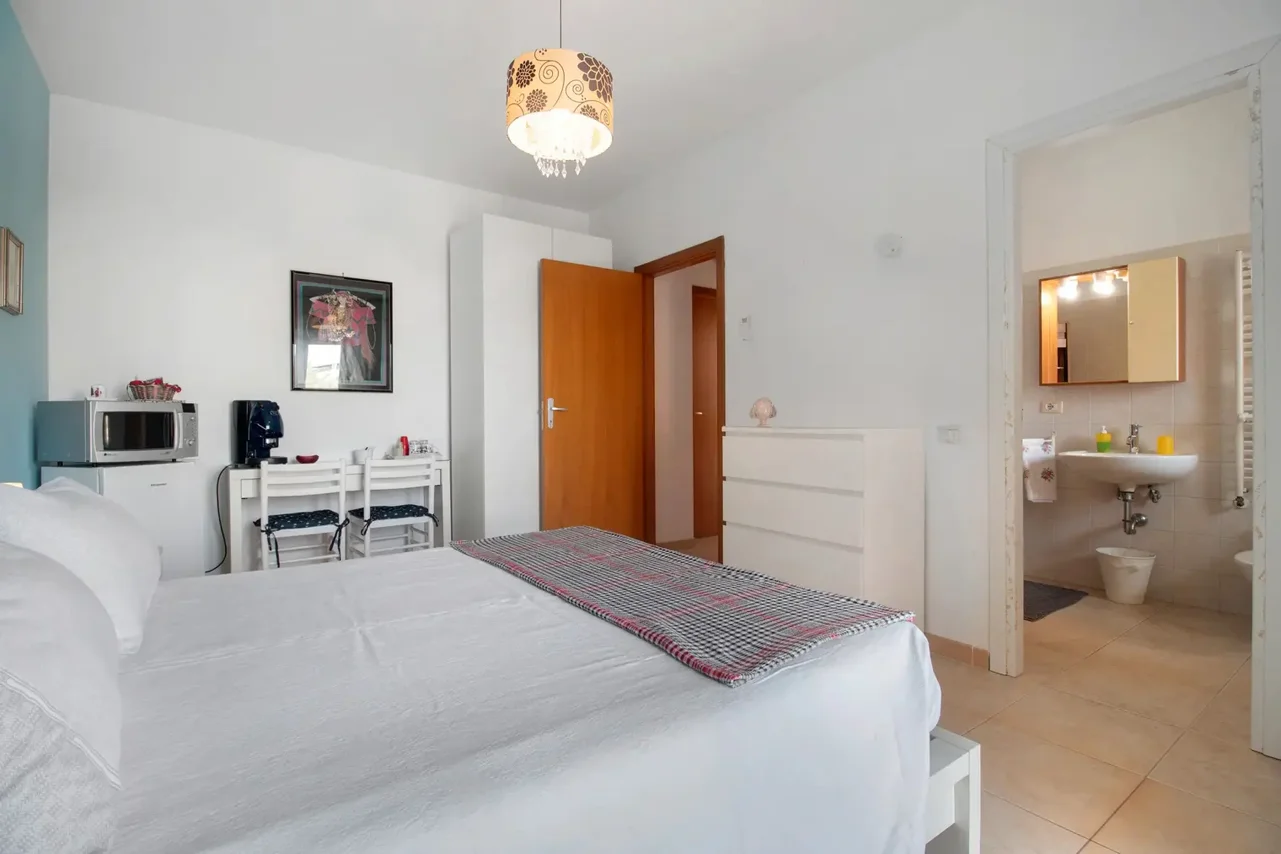 eyJlbiI6IkNhbWVyYSBtYXRyaW1vbmlhbGUgTGUgUGlhbmUgTWF0ZXJhIHBlciBzb2dnaW9ybmkgYnJldmkifQ==