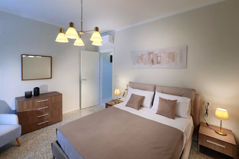 camera1.jpeg camera1.jpeg