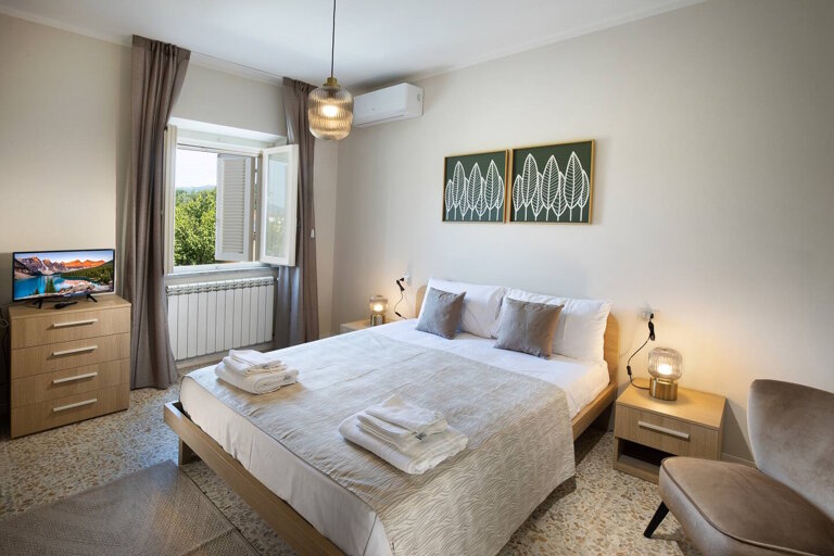 camera1.jpeg camera1.jpeg