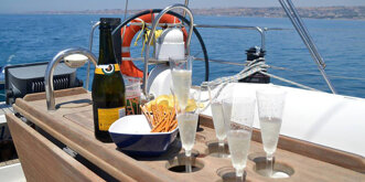 aperitivo_barca.jpeg aperitivo_barca.jpeg