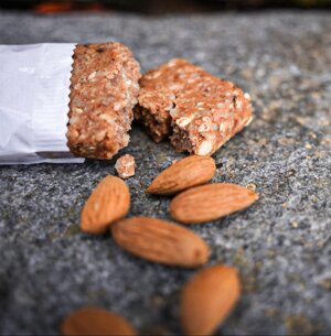 barretta-energetica-naturale-mandorle-del-piemonte-miele-beecicletta