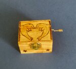 art-c221-d-mini-cofanetto-carillon-disegno-delfini