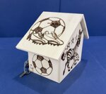 a26415-salvadanaio-a-casetta-disegno-calcio