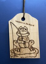 art-t066-c-tagliere-disegno-rana-a-pesca