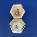 art-c176-f-cofanetto-esagonale-disegno-ape