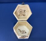 art-c198-f-cofanetto-esagonale-disegno-lumaca