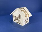 a26474-salvadanaio-a-casetta-disegno-calcio