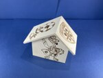 a26460-salvadanaio-a-casetta-disegno-calcio