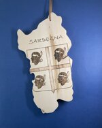 a26328-sardegna-disegno-bandiera-sarda-con-laccio