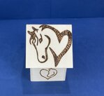 a26077-salvadanaio-a-casetta-disegno-cavallo