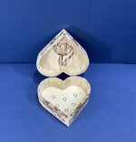 a26089-cofanetto-a-cuore-disegno-tulipani