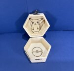 art-c000-cofanetto-esagonale-disegno-cartoni-animati