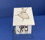 a26050-salvadanaio-a-casetta-disegno-ballerina