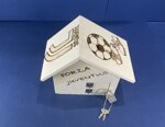 a26324-salvadanaio-a-casetta-disegno-calcio