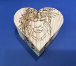 a26362-cofanetto-a-cuore-disegno-viso-e-fiori