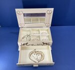 a26484-portagioie-con-ribalta-e-cassetto-disegno-cavallo