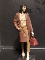 art-fc004-sc-135-donna-che-passeggia