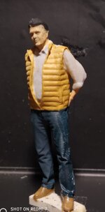 art-fc012-sc-135-uomo-che-osserva