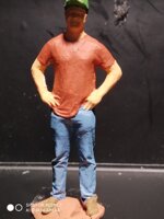 art-fc011-sc-135-uomo-con-braccia-sui-fianchi