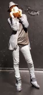 art-fc001-sc-135-donna-che-parla-al-cellulare