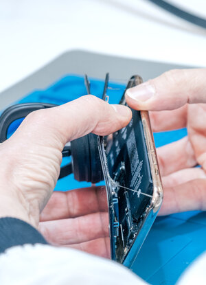 Sostituzione schermo telefono.