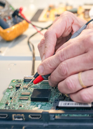 Riparazione scheda TV.