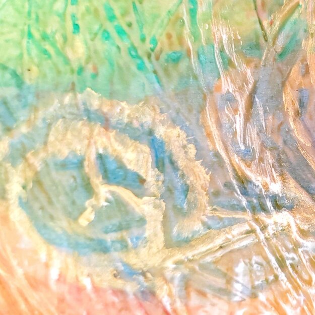 Particolari di quadri astratti dai colori solari , luminosi ed eterei. Pittura in rilievo.