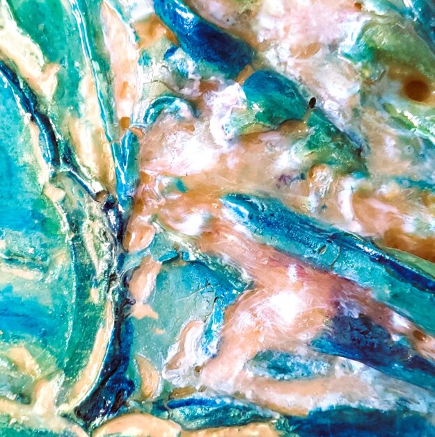 Particolari di quadri astratti dai colori solari , luminosi ed eterei. Pittura in rilievo.