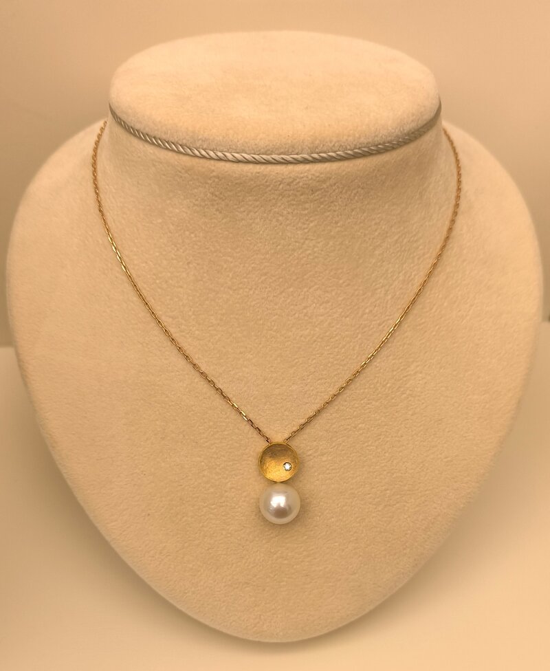 halskette-mit-perlenanhanger