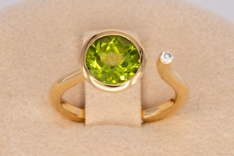 peridot-ring