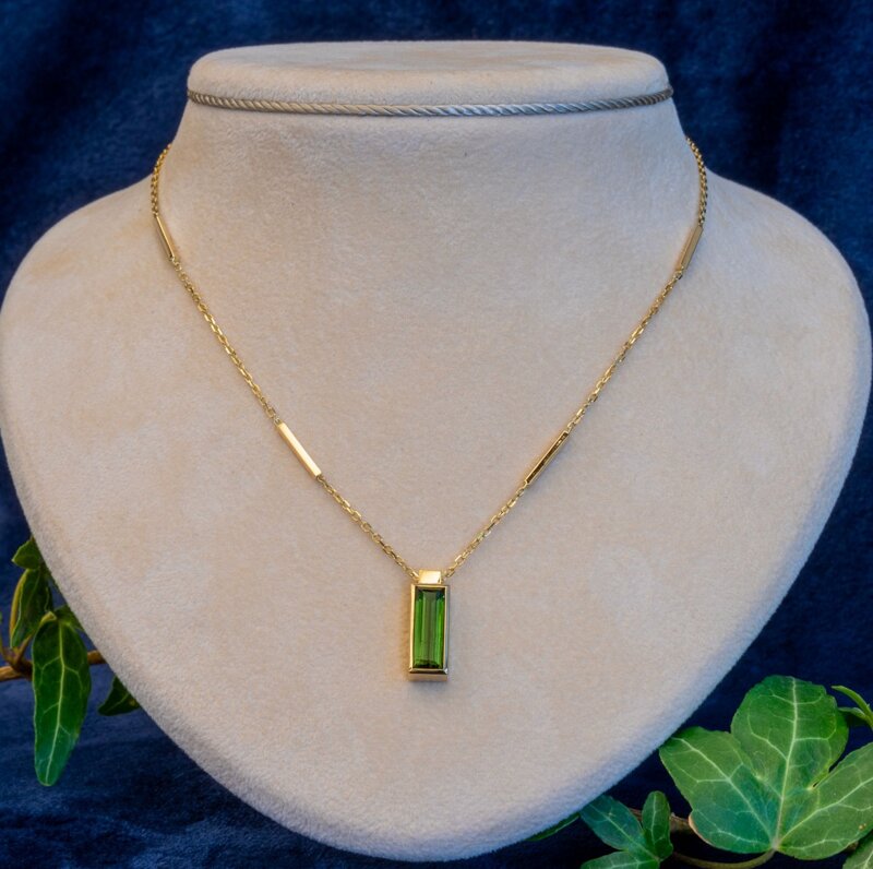 collier-mit-turmalin-im-baguetteschliff