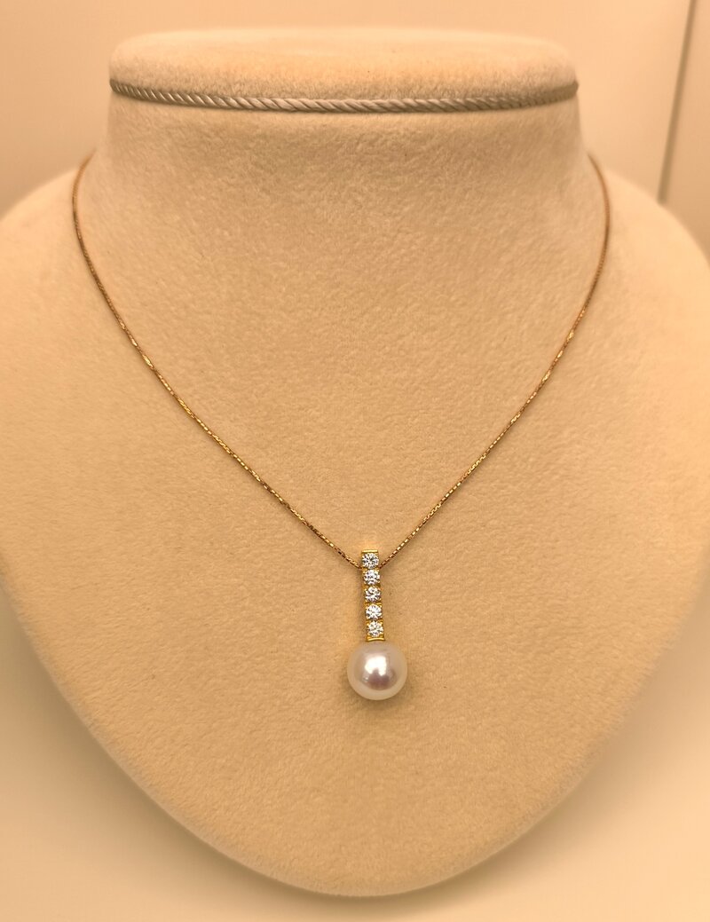 halskette-mit-brillantstabchen-und-perle