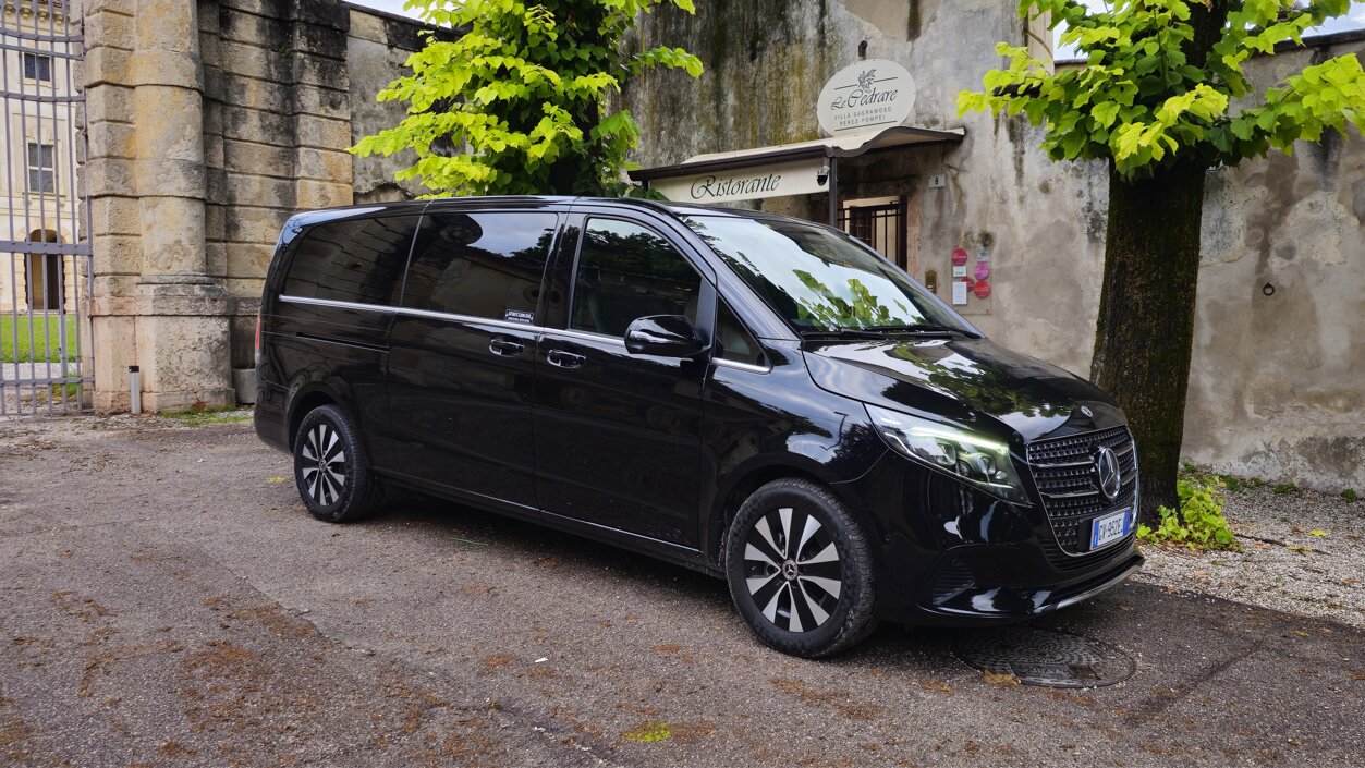 2c01b155-2658-40a2-9550-964e0d168b6d