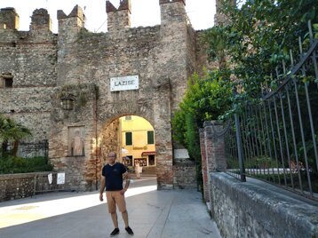 1b743898-b7d1-4157-aef6-1880e40a9686