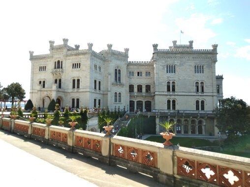 4e0bfbb2-51b2-4a69-a69c-bc172ea648f5