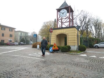 933029f9-1a62-452b-8e30-271d5c2e72e3 933029f9-1a62-452b-8e30-271d5c2e72e3