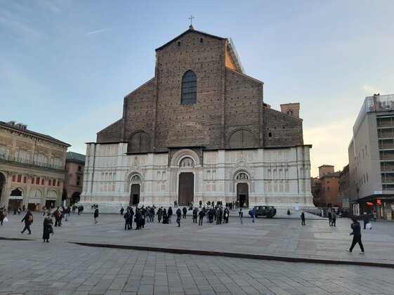 b9ca9cb8-e912-4c2f-9700-fb4ba056bf01 b9ca9cb8-e912-4c2f-9700-fb4ba056bf01