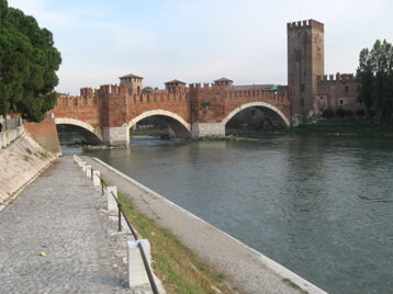 2e7be879-2f01-4851-a1d0-1019fabc9179