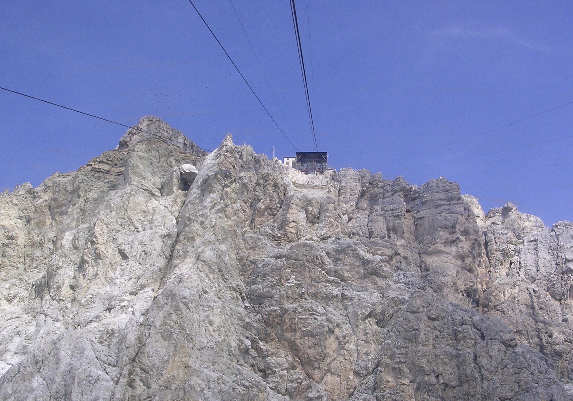 Lagazuoi (mt.2835) e Bivacco Della Chiesa (mt.2652) Lagazuoi (mt.2835) e Bivacco Della Chiesa (mt.2652)