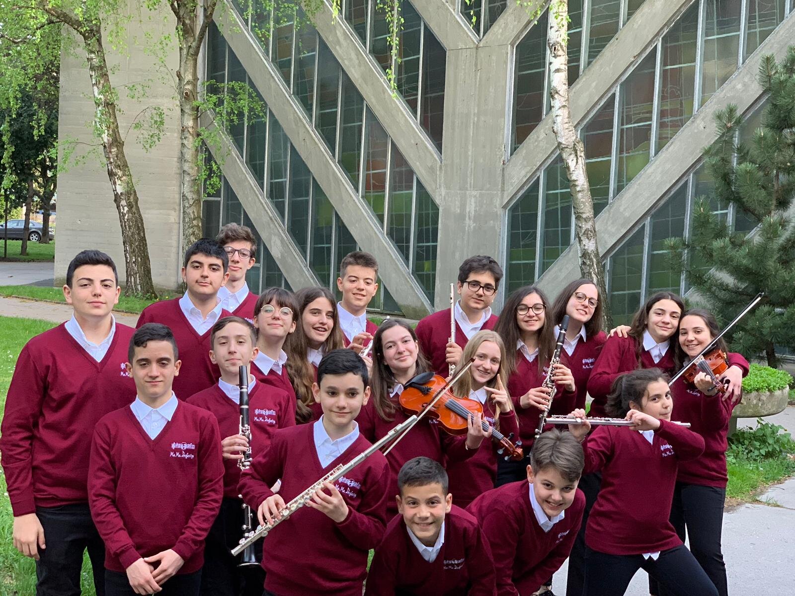 LA MA.MA.ÒRCHESTRA SUL PALCO CON DE GREGORI E VESSICCHIO