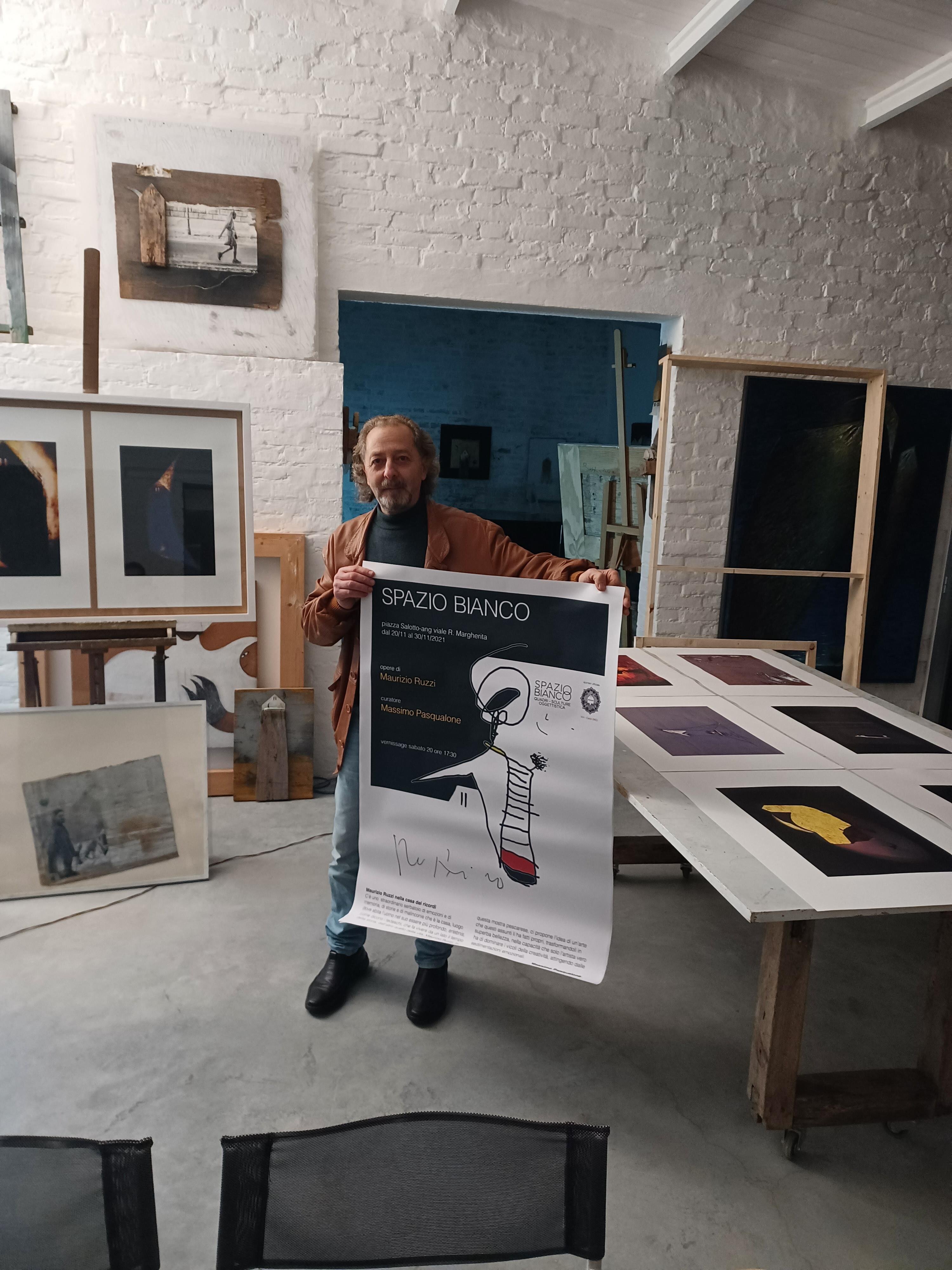 Pescara, il critico d'arte Massimo Pasqualone alla mostra di Maurizio Ruzzi