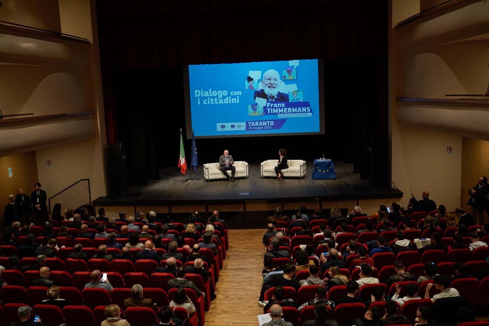 “ACCIAIO PULITO PER TARANTO”: TIMMERMANS INCONTRA I CITTADINI