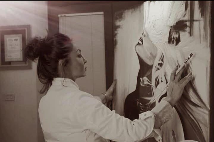 "Gocce di eleganza", la personale di Giusy Leone a Mesagne