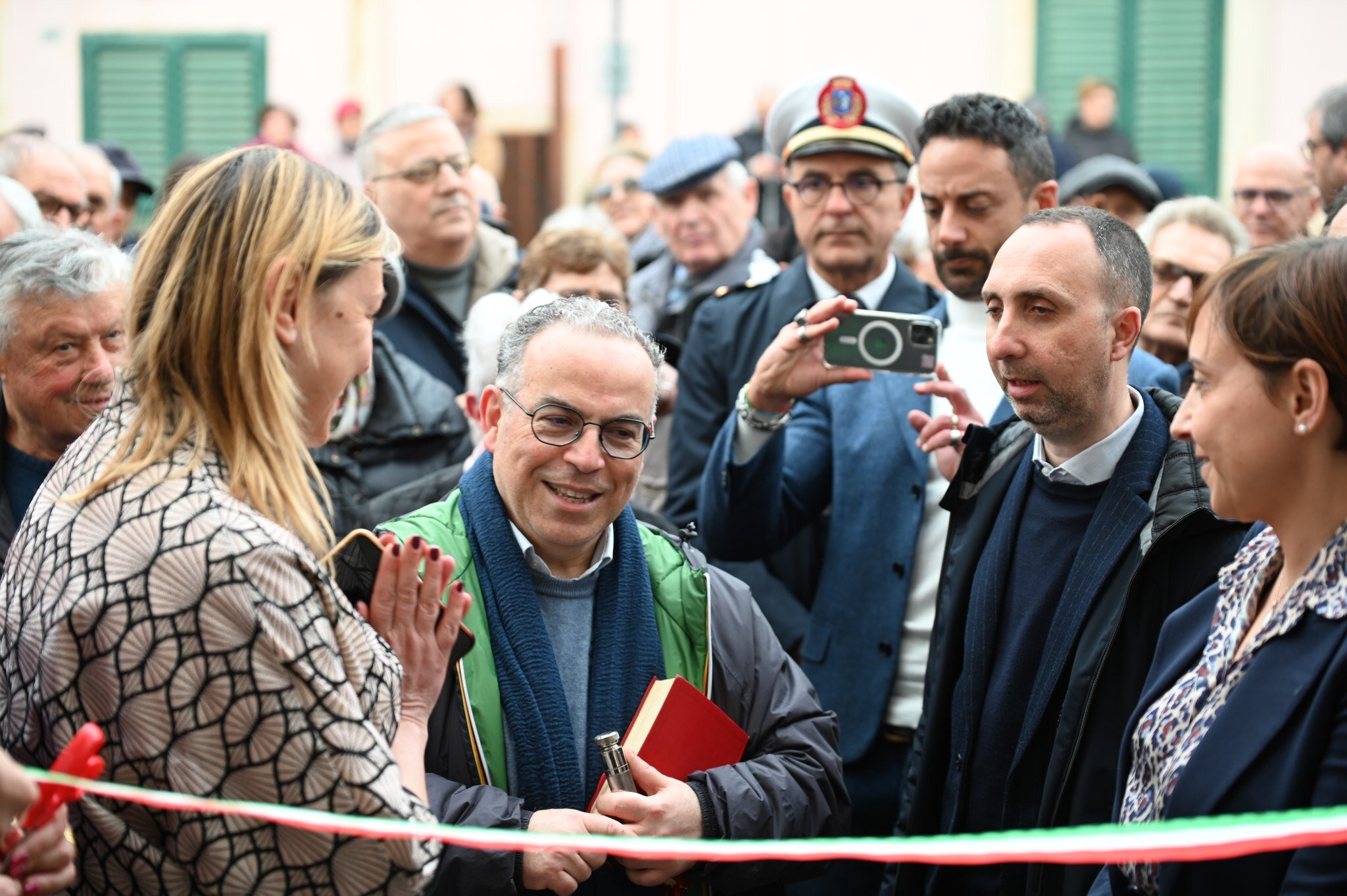 Grande entusiasmo per l'inaugurazione del nuovo Centro Polivalente per anziani e disabili di Bitetto