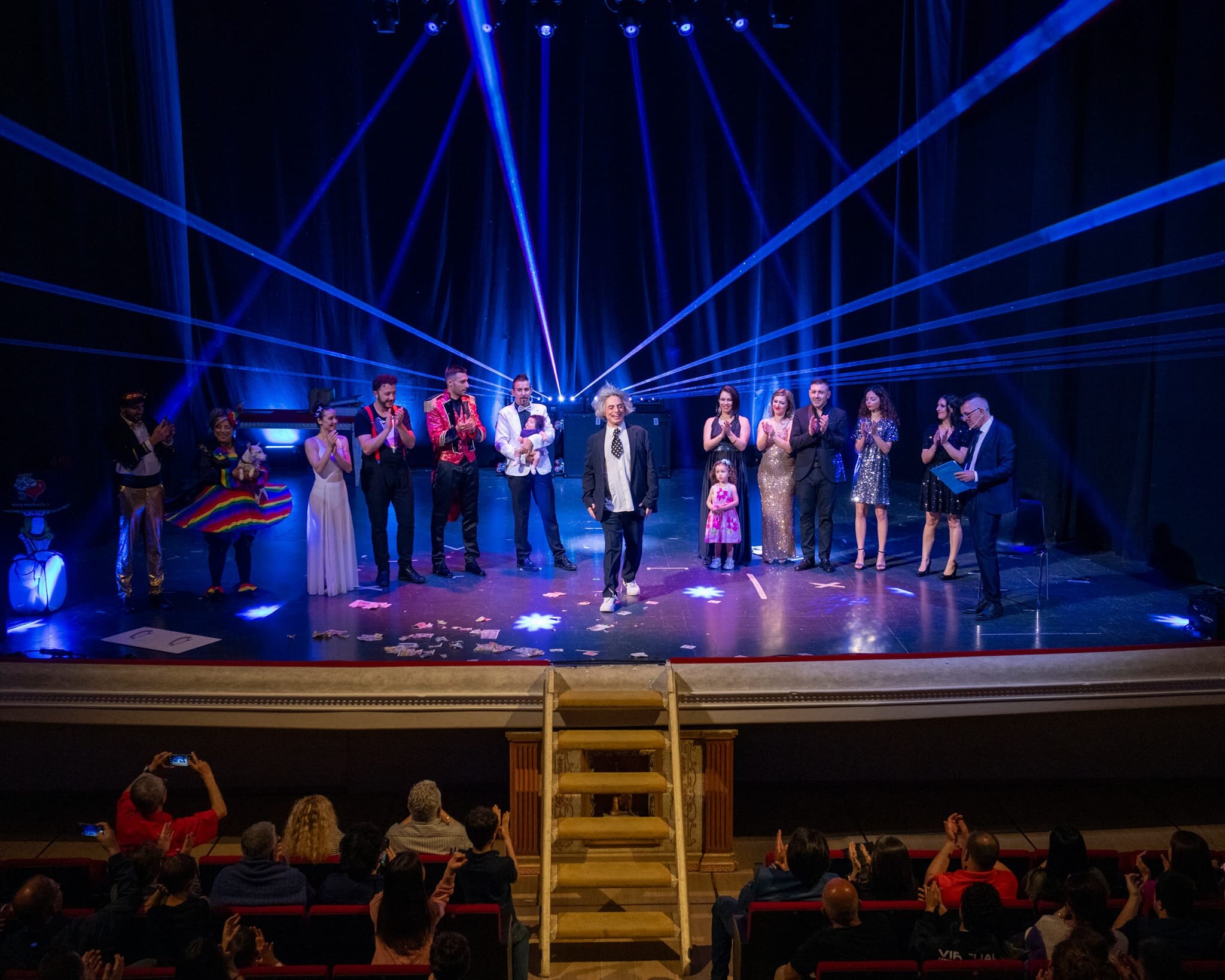 Gran Galà della Magia a Taranto, applausi ed emozione Gran Galà della Magia a Taranto, applausi ed emozione