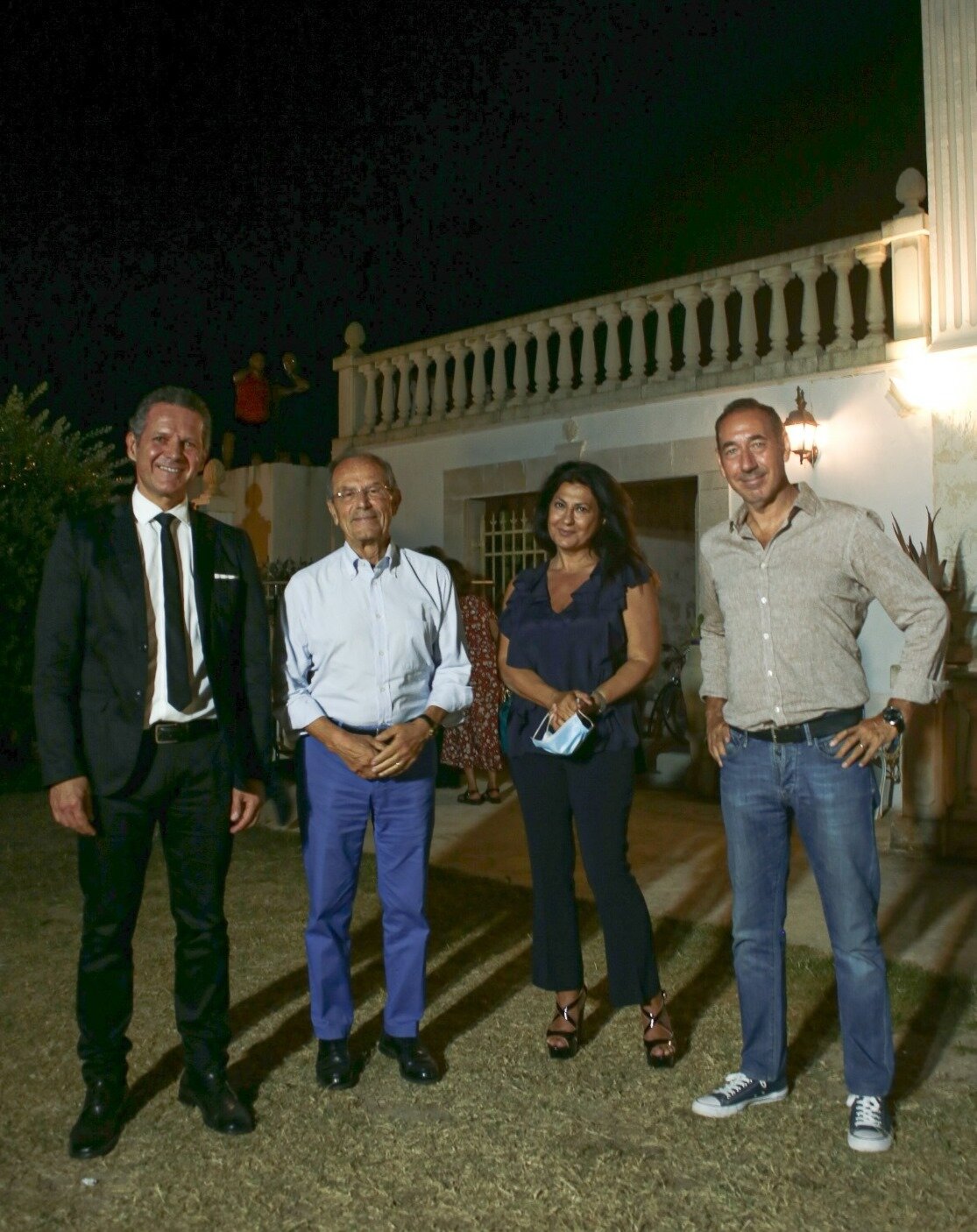 Medici e artisti uniti contro il cancro Medici e artisti uniti contro il cancro