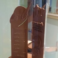 realizzato in 3d con fusion 360 ,materiale realizzato in resina verniciato e con contenitore